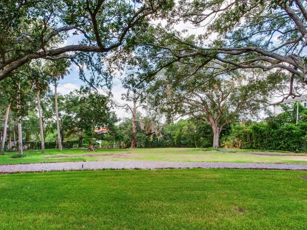 5001 S Shore Crest Circle Tampa FL 33609
