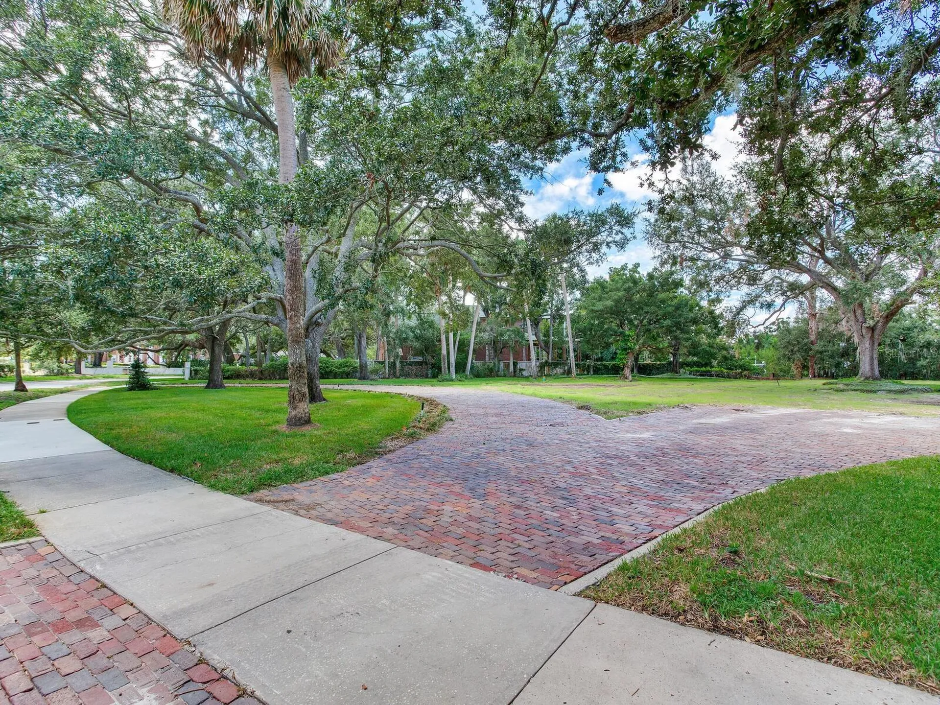 5001 S Shore Crest Circle Tampa FL 33609