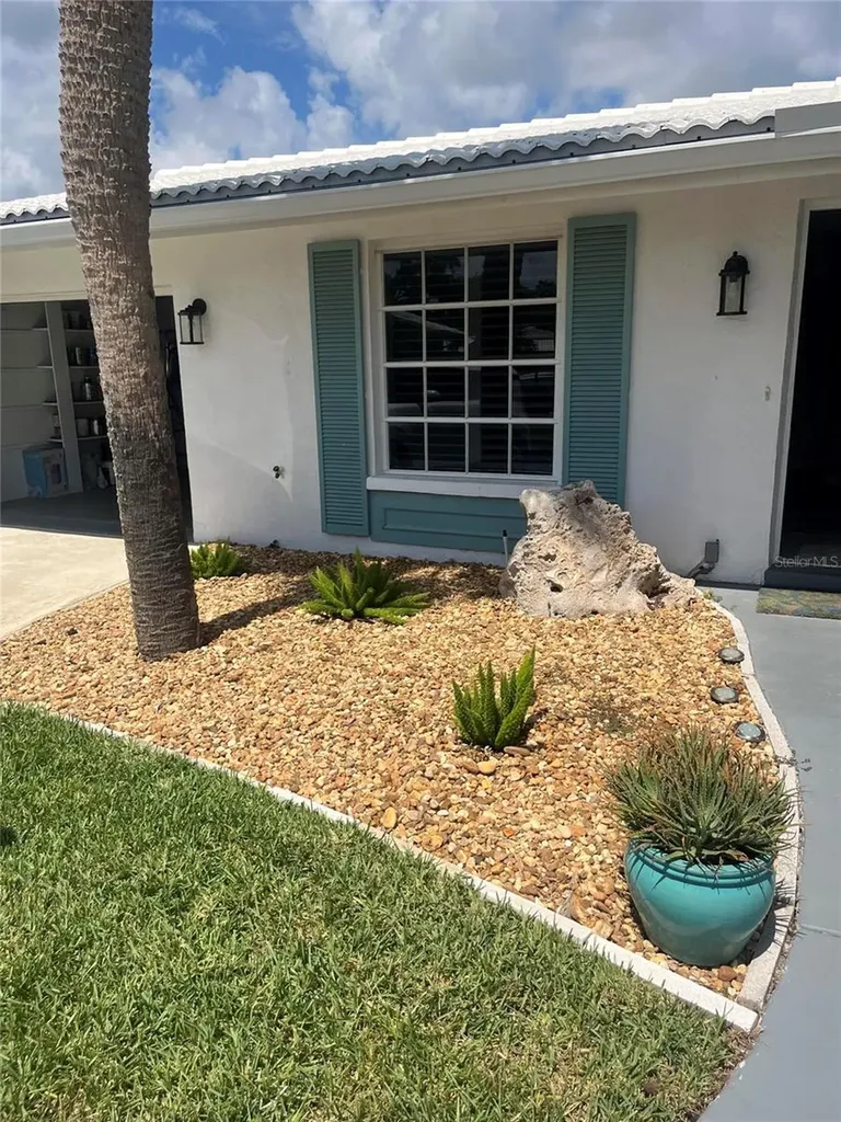 24 Oakwood Drive N Englewood FL 34223