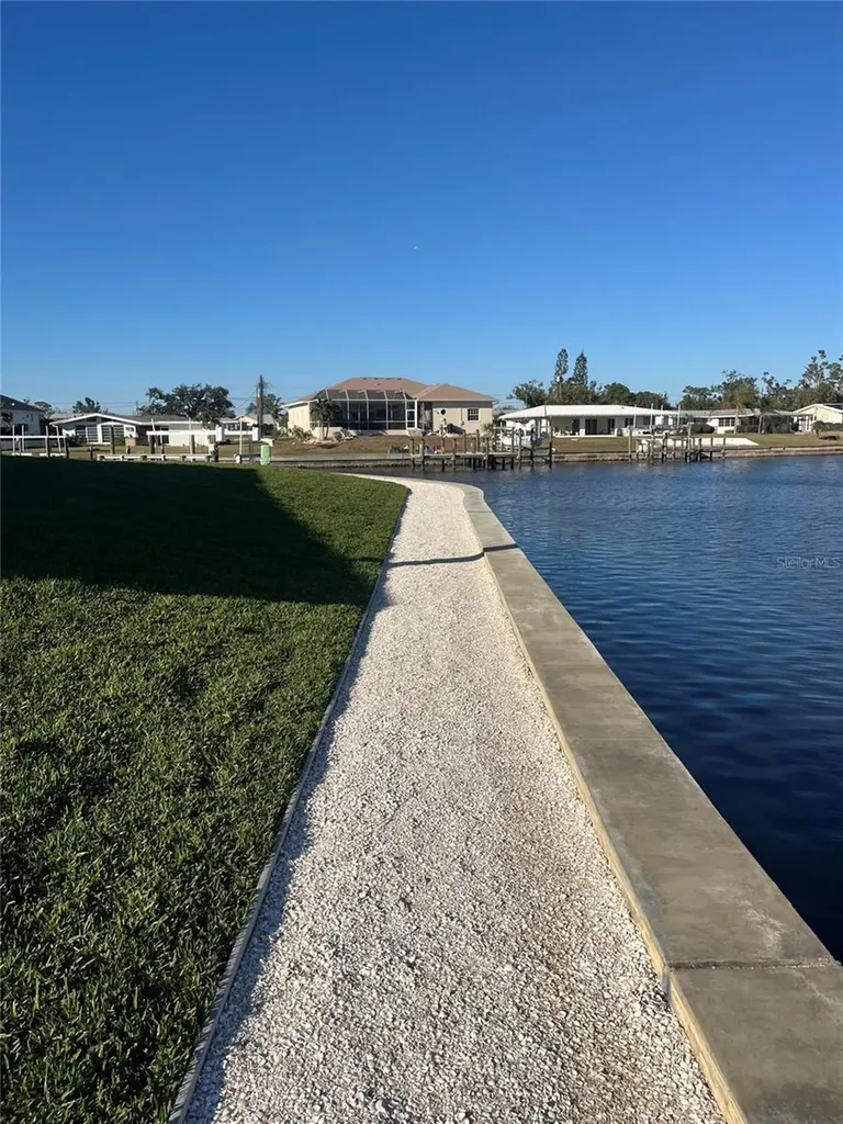 24 Oakwood Drive N Englewood FL 34223