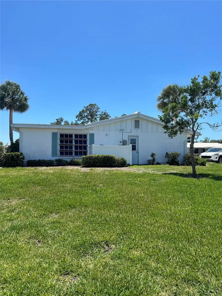 24 Oakwood Drive N Englewood FL 34223