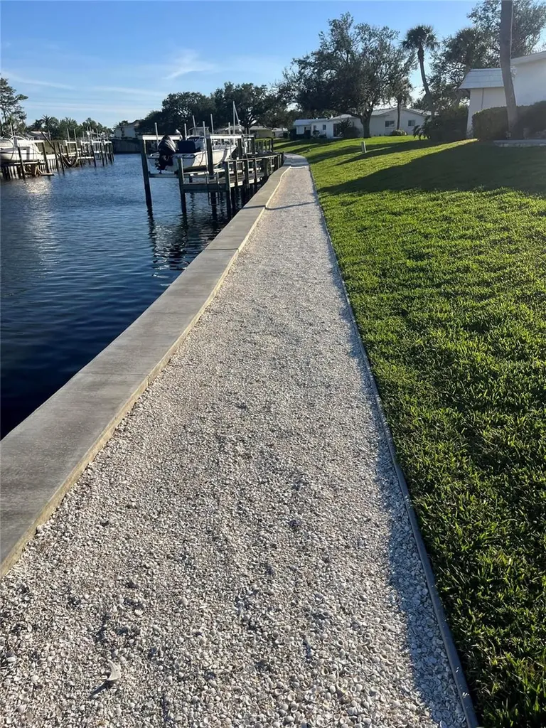 24 Oakwood Drive N Englewood FL 34223