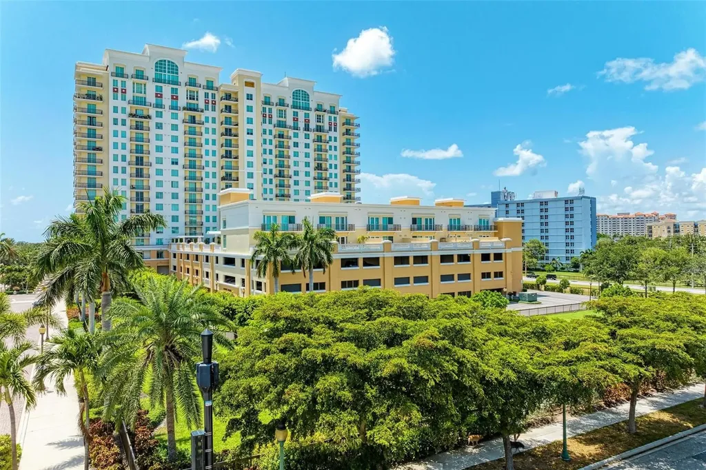 800 N Tamiami Trail Sarasota FL 34236