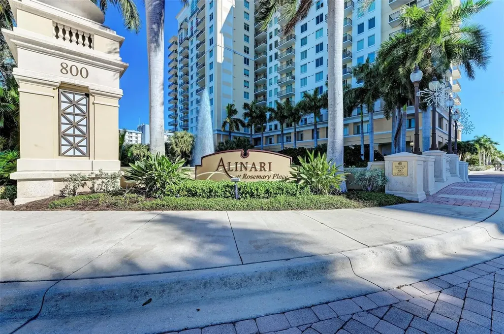 800 N Tamiami Trail Sarasota FL 34236