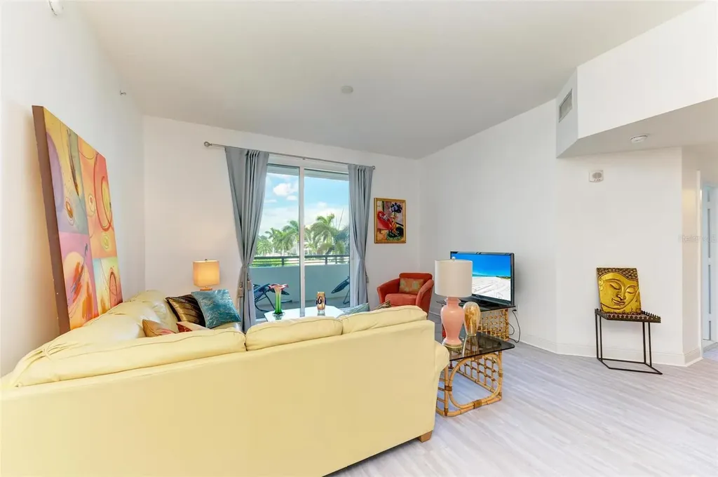 800 N Tamiami Trail Sarasota FL 34236