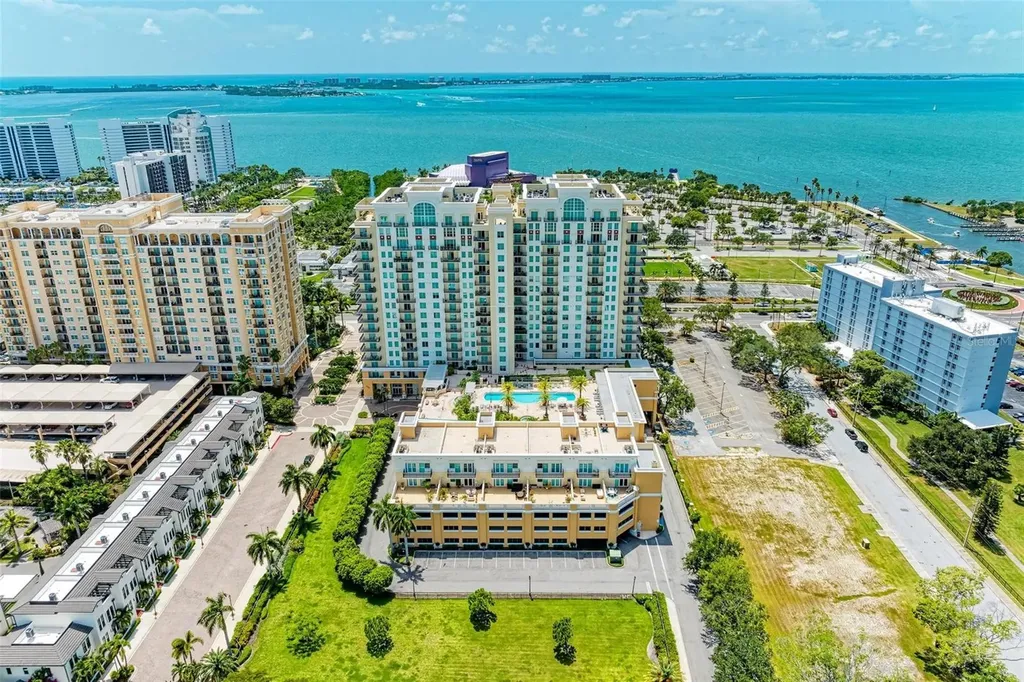 800 N Tamiami Trail Sarasota FL 34236