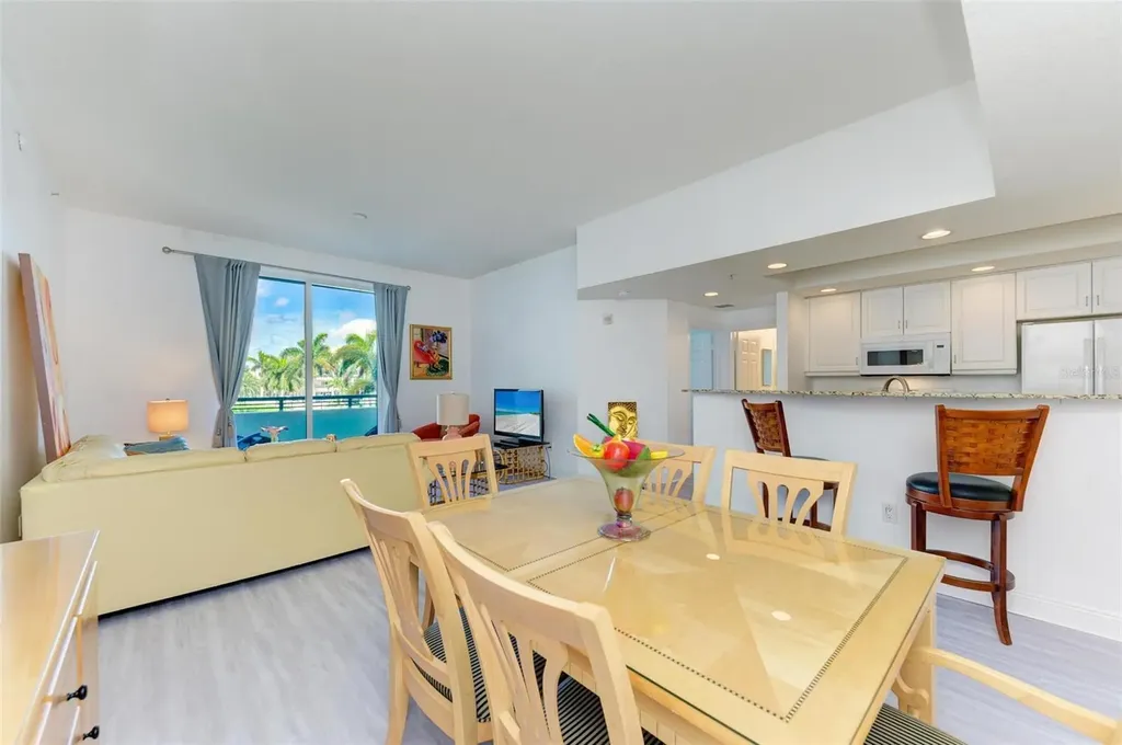 800 N Tamiami Trail Sarasota FL 34236