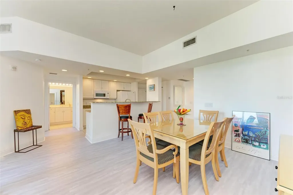 800 N Tamiami Trail Sarasota FL 34236