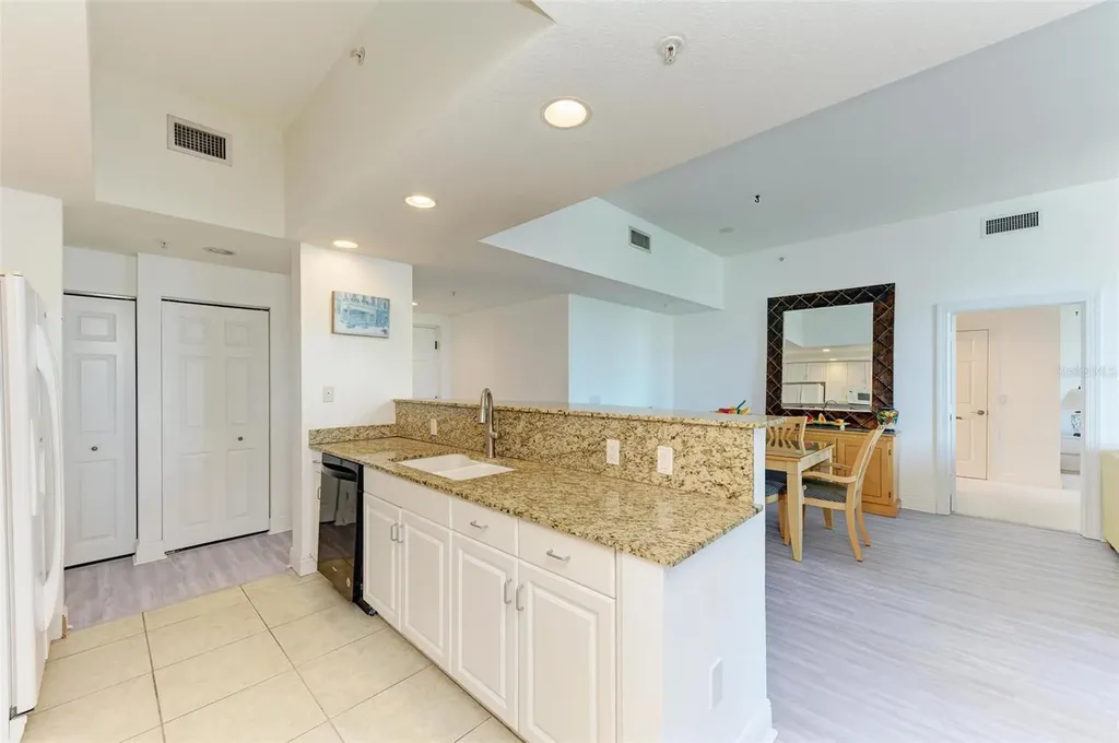 800 N Tamiami Trail Sarasota FL 34236
