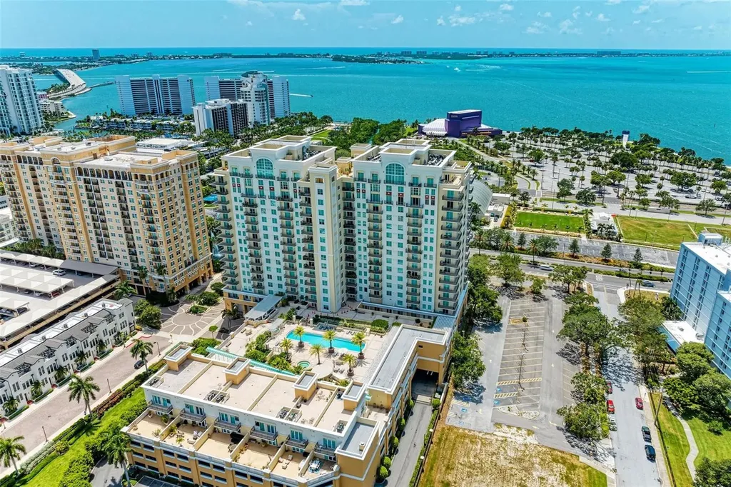 800 N Tamiami Trail Sarasota FL 34236