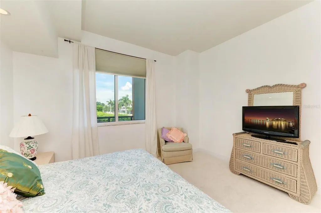 800 N Tamiami Trail Sarasota FL 34236