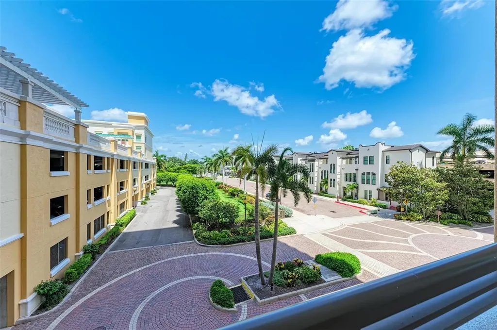 800 N Tamiami Trail Sarasota FL 34236