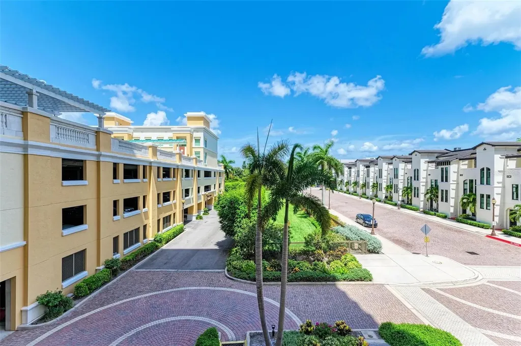 800 N Tamiami Trail Sarasota FL 34236