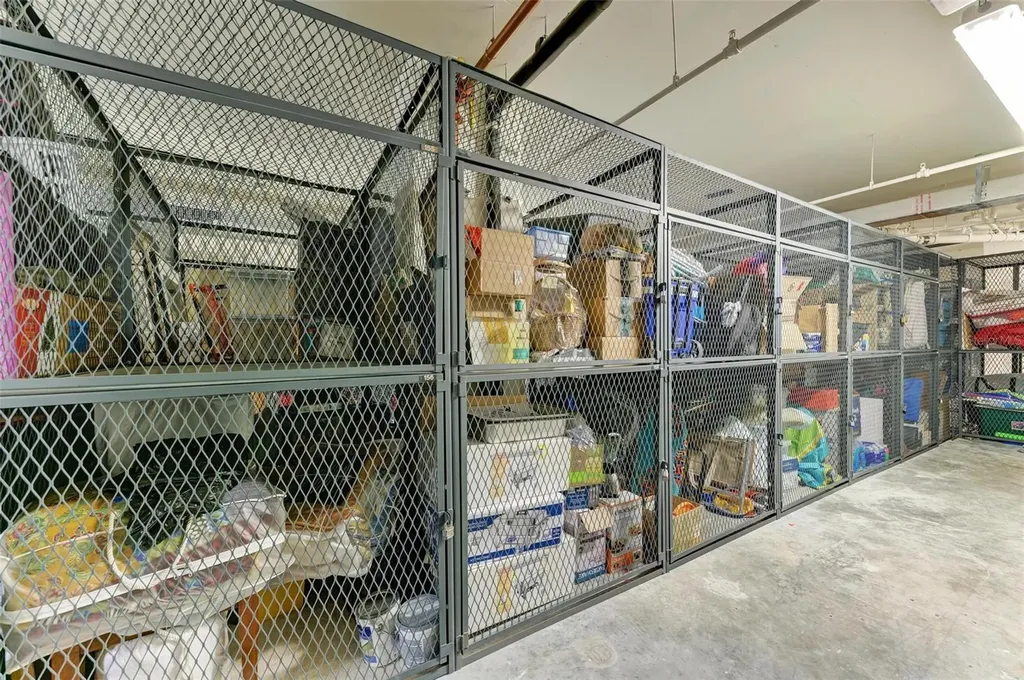 800 N Tamiami Trail Sarasota FL 34236