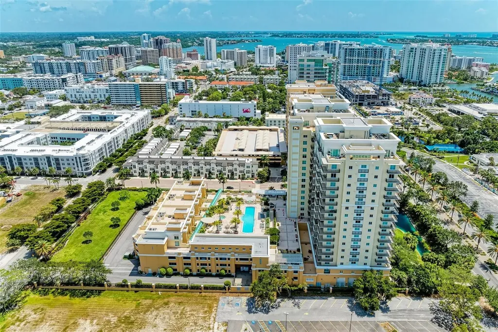 800 N Tamiami Trail Sarasota FL 34236