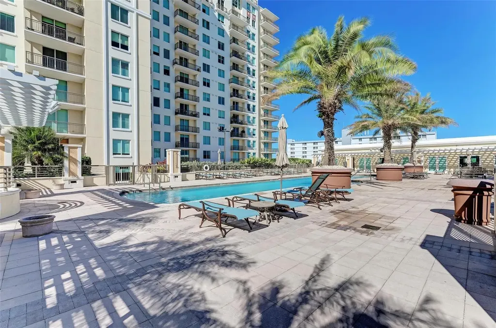 800 N Tamiami Trail Sarasota FL 34236
