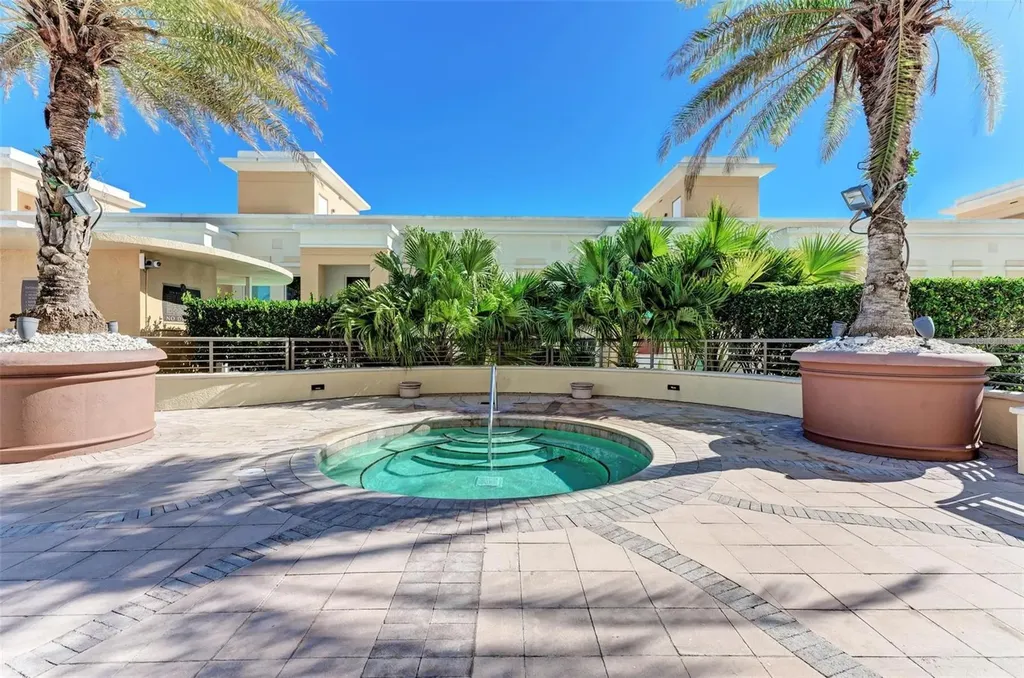 800 N Tamiami Trail Sarasota FL 34236