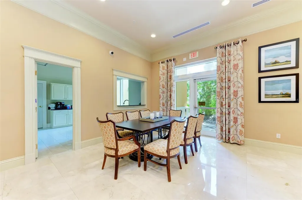 800 N Tamiami Trail Sarasota FL 34236
