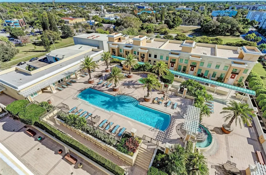 800 N Tamiami Trail Sarasota FL 34236