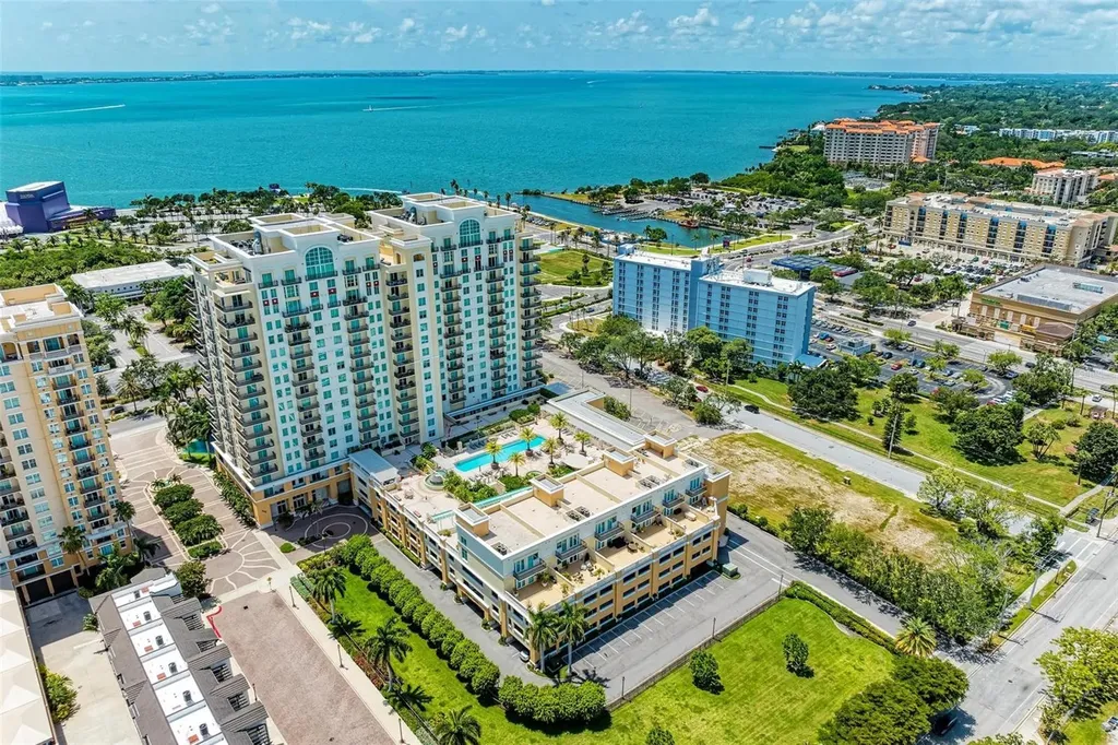800 N Tamiami Trail Sarasota FL 34236