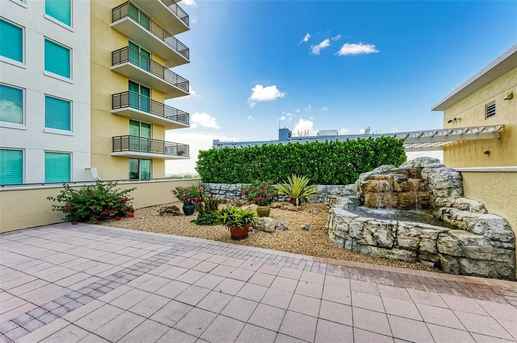 800 N Tamiami Trail Sarasota FL 34236