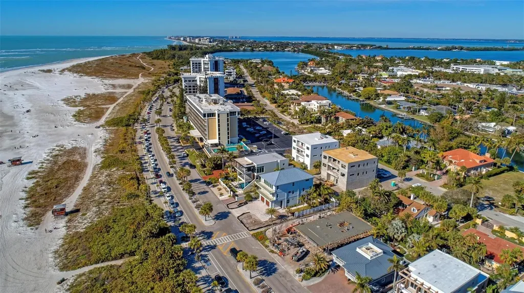 800 N Tamiami Trail Sarasota FL 34236