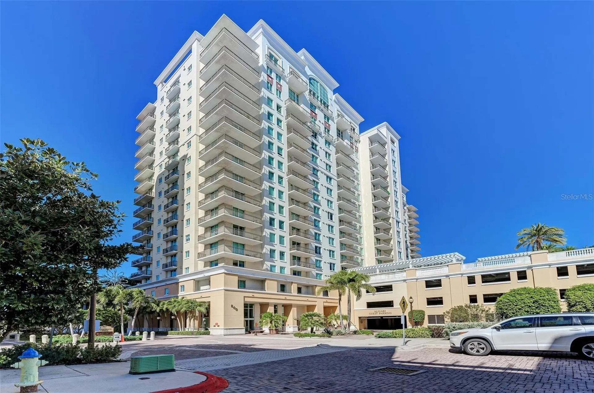 800 N Tamiami Trail Sarasota FL 34236