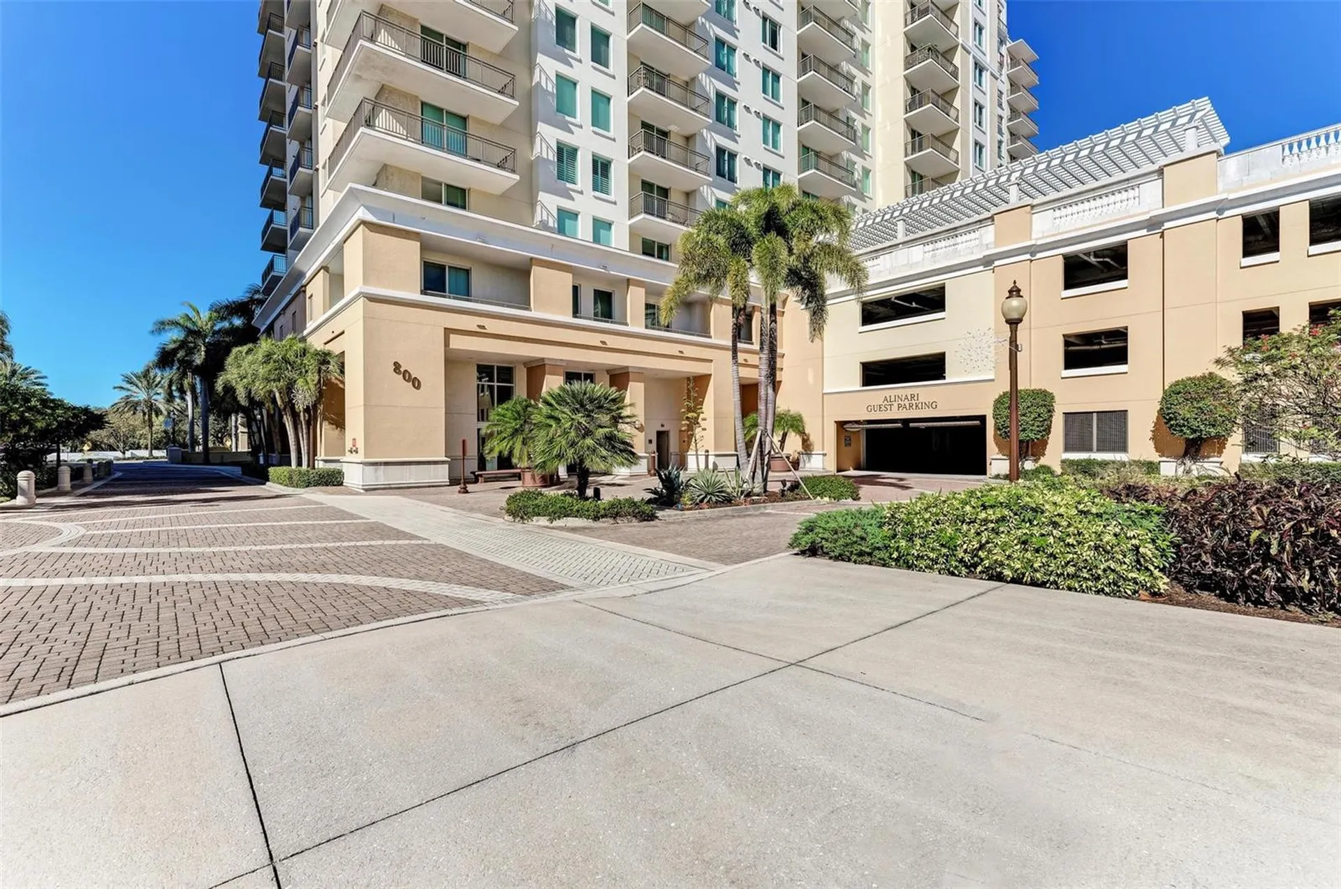 800 N Tamiami Trail Sarasota FL 34236