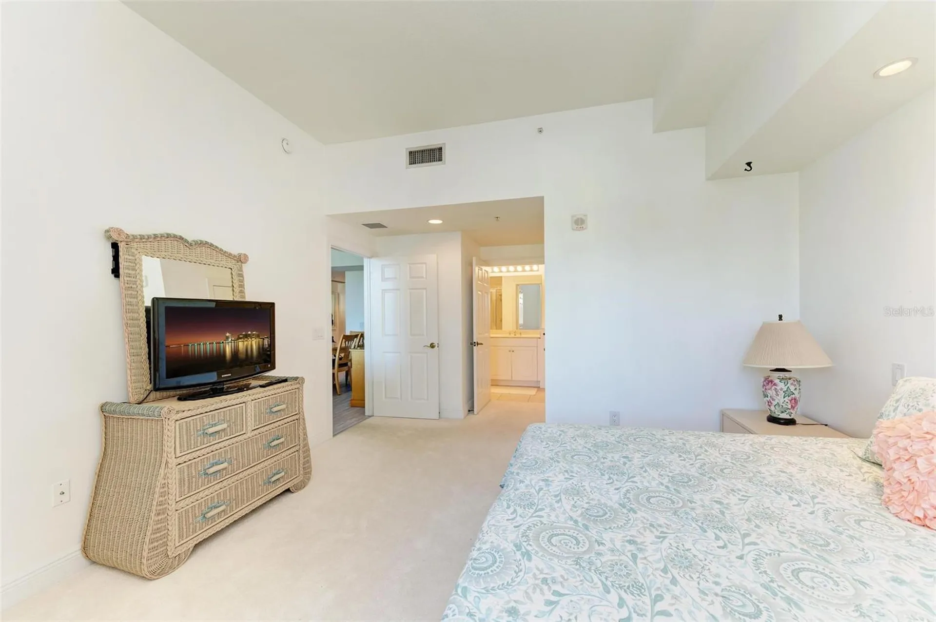 800 N Tamiami Trail Sarasota FL 34236