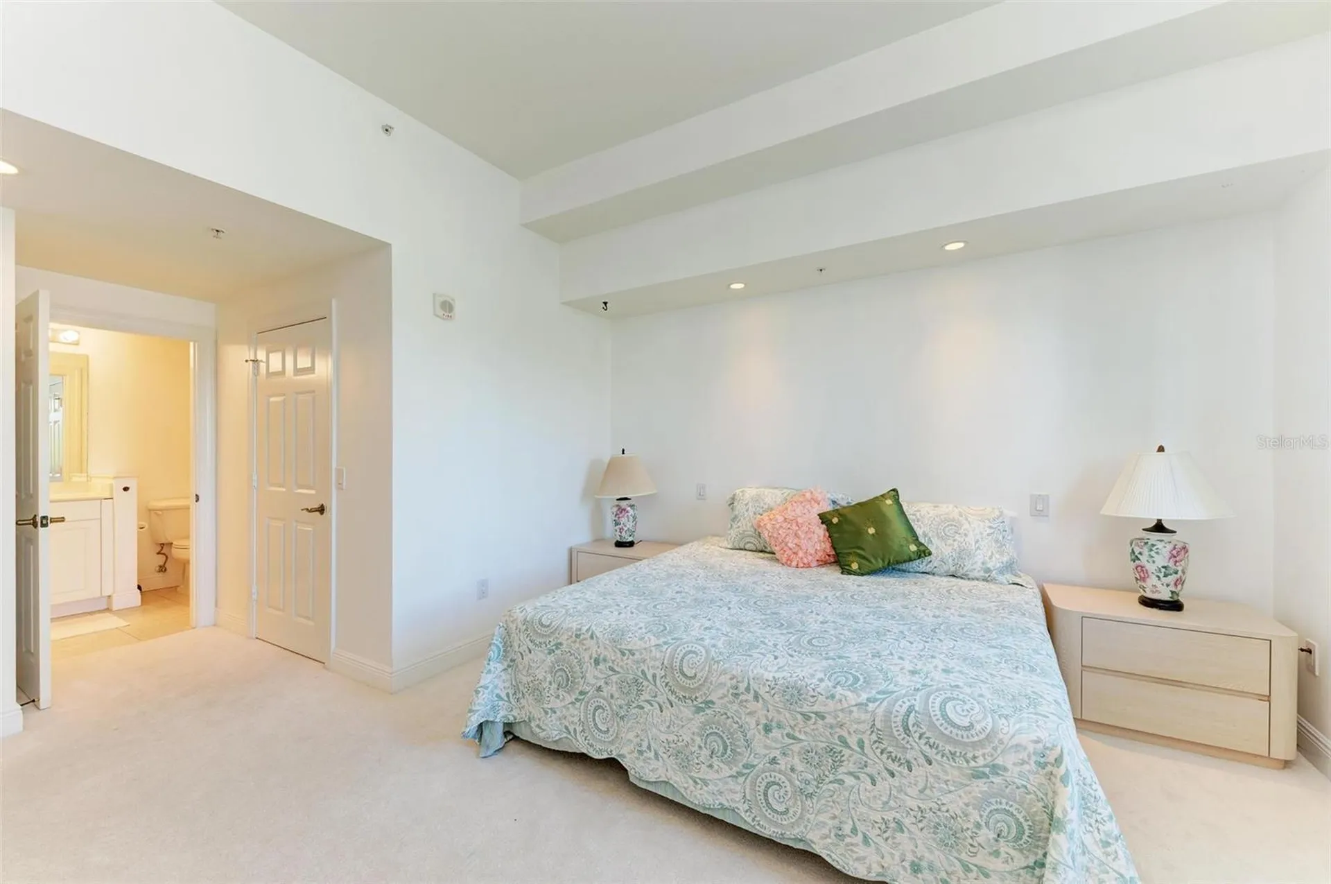 800 N Tamiami Trail Sarasota FL 34236