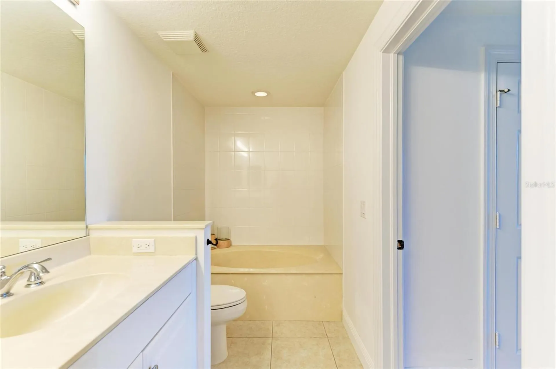 800 N Tamiami Trail Sarasota FL 34236