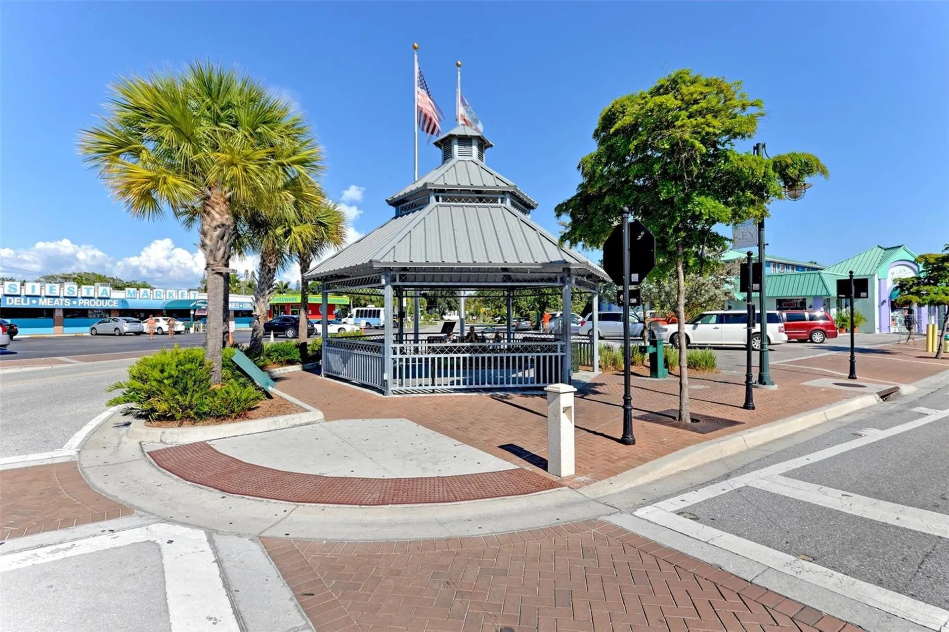 800 N Tamiami Trail Sarasota FL 34236