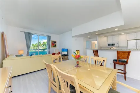 800 N Tamiami Trail Sarasota FL 34236