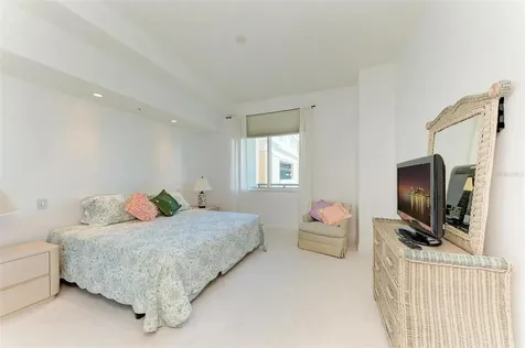 800 N Tamiami Trail Sarasota FL 34236