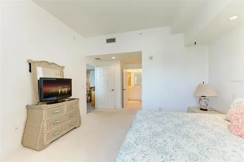 800 N Tamiami Trail Sarasota FL 34236