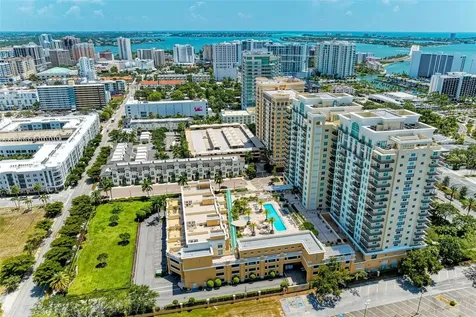 800 N Tamiami Trail Sarasota FL 34236