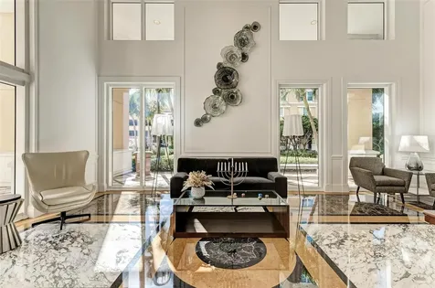 800 N Tamiami Trail Sarasota FL 34236