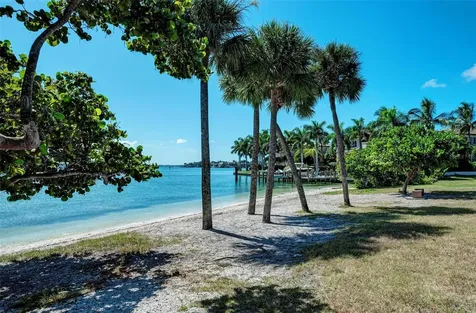 800 N Tamiami Trail Sarasota FL 34236