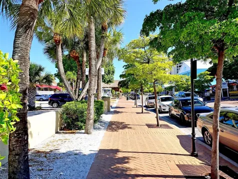 800 N Tamiami Trail Sarasota FL 34236