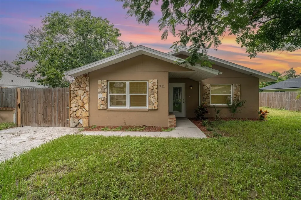 711 64th Avenue Drive E Bradenton FL 34203
