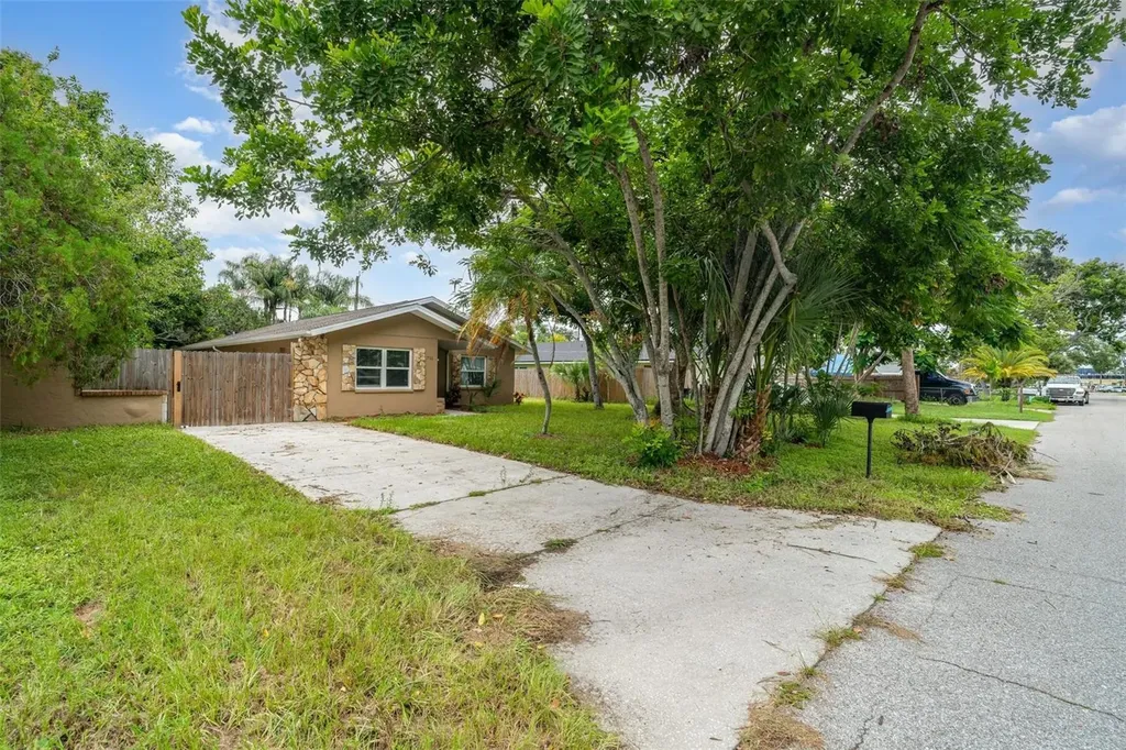 711 64th Avenue Drive E Bradenton FL 34203