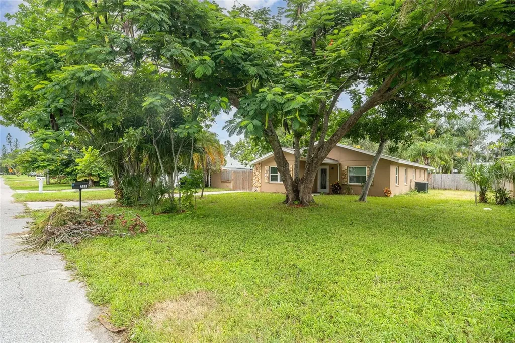 711 64th Avenue Drive E Bradenton FL 34203