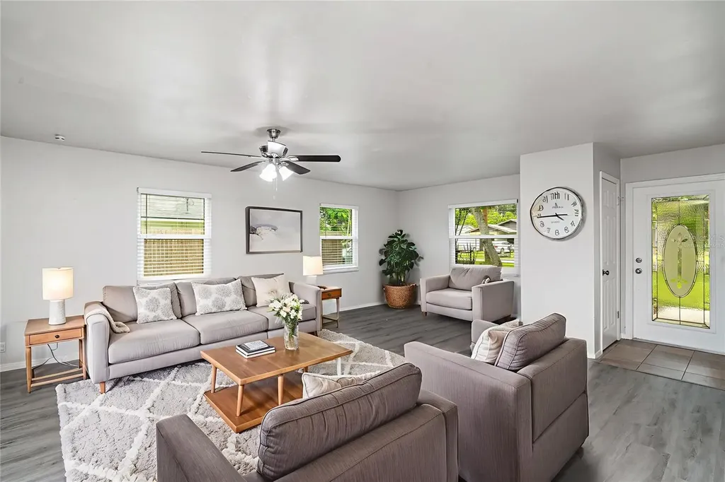 711 64th Avenue Drive E Bradenton FL 34203