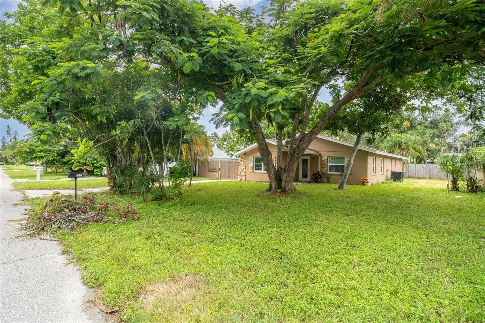 711 64th Avenue Drive E Bradenton FL 34203
