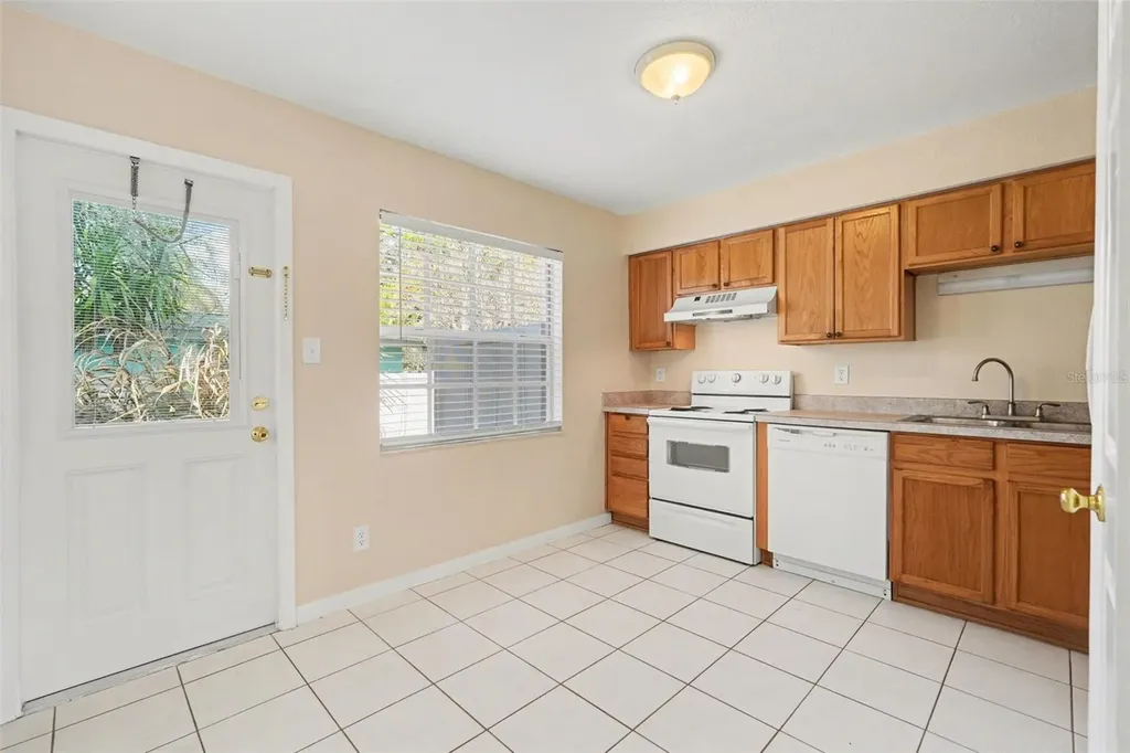 37240 Embassy Park Lane Dade City FL 33525