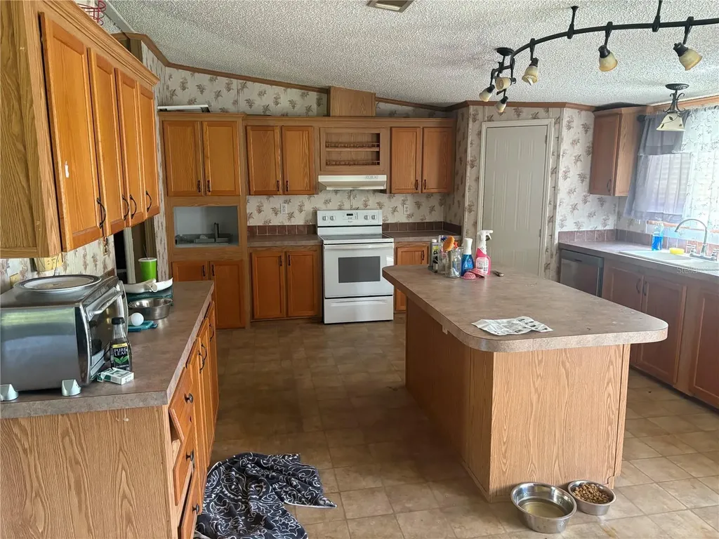815 Ashby Way Osteen FL 32764