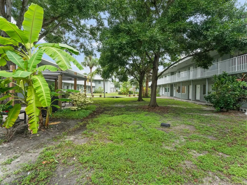 335 47th Avenue N St Petersburg FL 33703