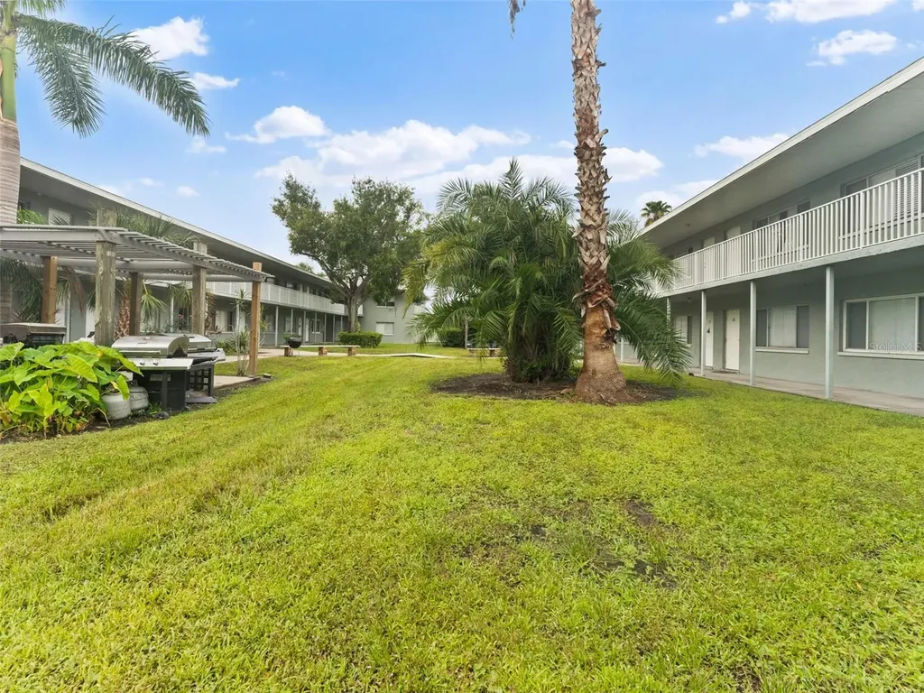 335 47th Avenue N St Petersburg FL 33703