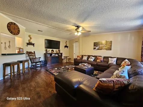 10605 2nd Street Thonotosassa FL 33592