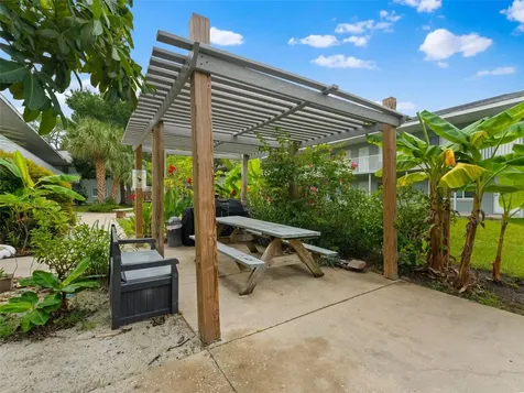 335 47th Avenue N St Petersburg FL 33703